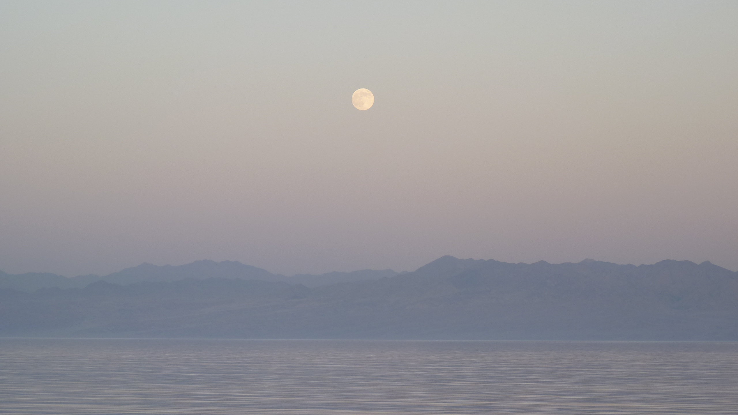 Visage et lumiere dans une atmosphere hypnotique